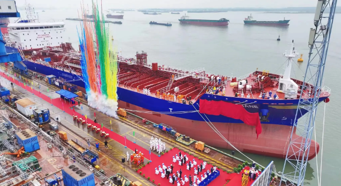 揚州金陵25000噸雙相不銹鋼化學品船命名交付